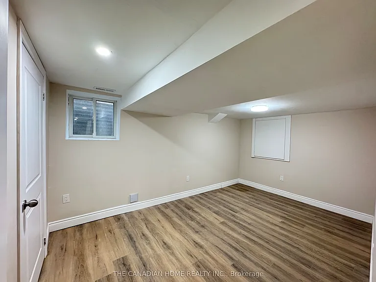 26 Dunblaine Cres — Photo 9