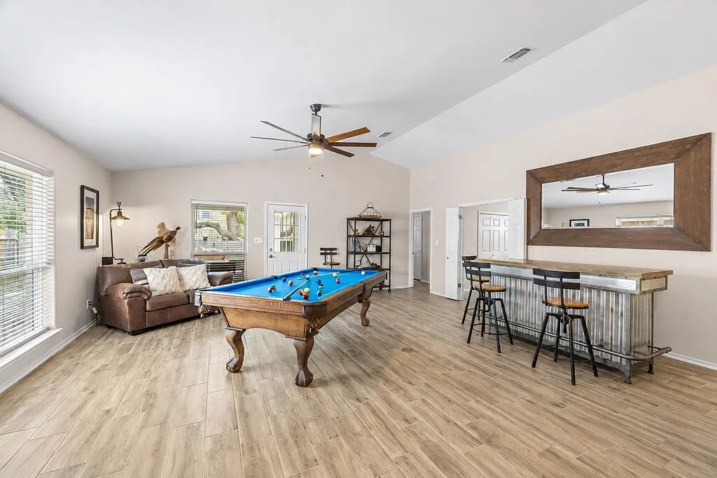 3 bed, 2.0 bath, 1644 sqft, $2,600 — Photo 4