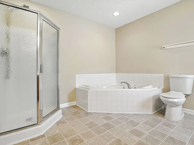 2006 Mirror Dr — Photo 24