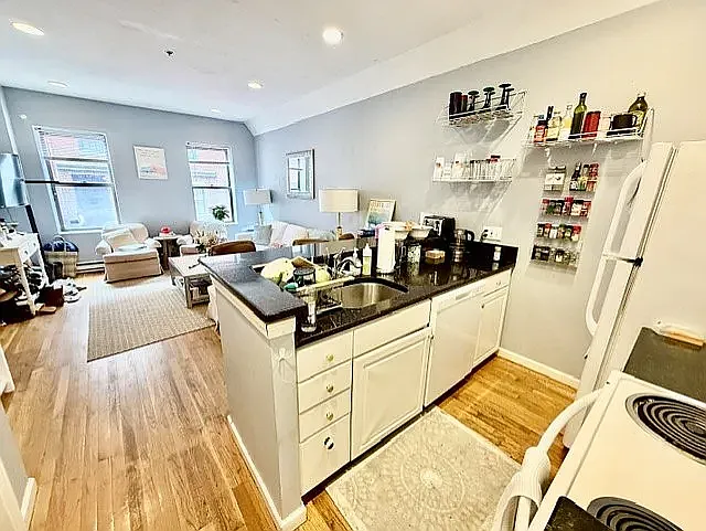 17 Thacher St #4 — Photo 13