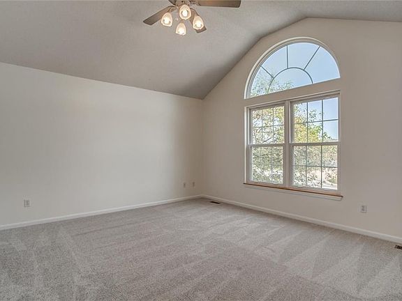 4th image of 414 Hillbrook Ct