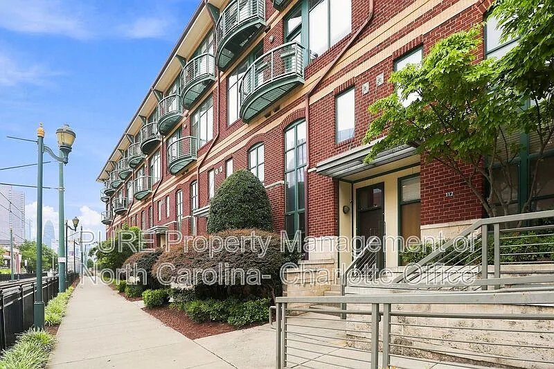 1 bed, 1.0 bath, 840 sqft, $2,000 — Photo 4