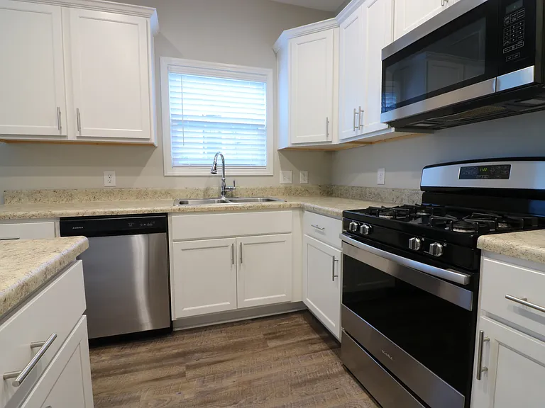 383 E Woodland Dr — Photo 6
