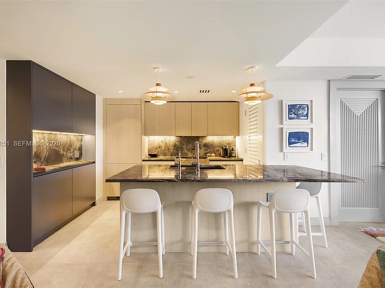 5875 Collins Ave #503 — Photo 2