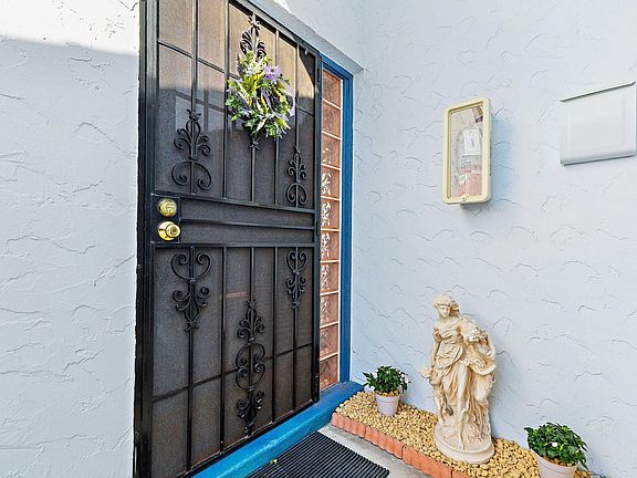 5th image of 118 Castlewood Drive #123