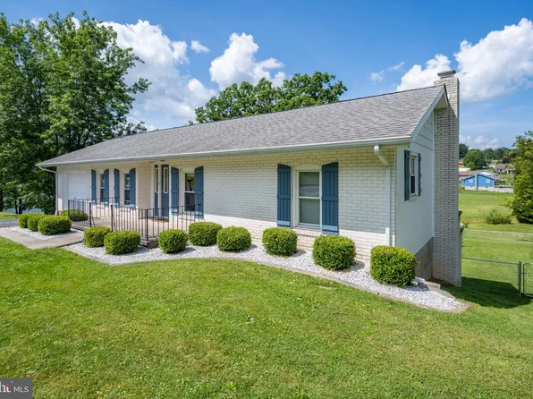 1056 Sunrise Dr, Oakland, MD 21550