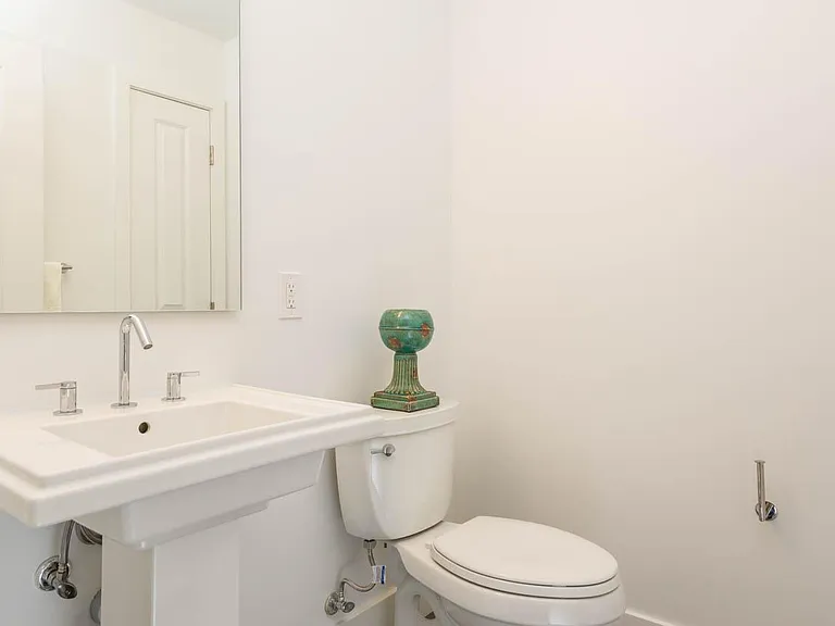 1400 Hudson St #424 — Photo 4