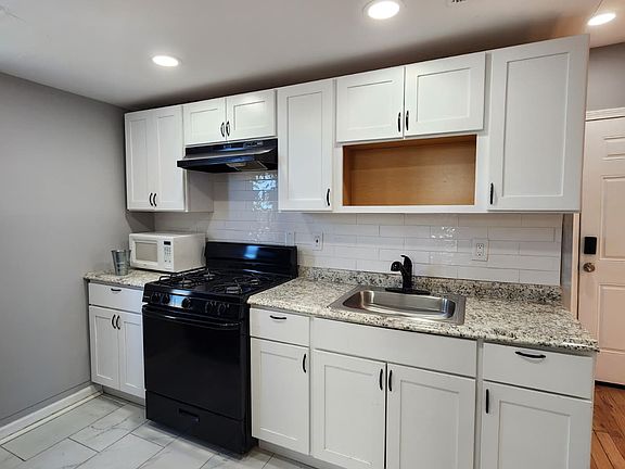2nd image of 48 Daisy St #22