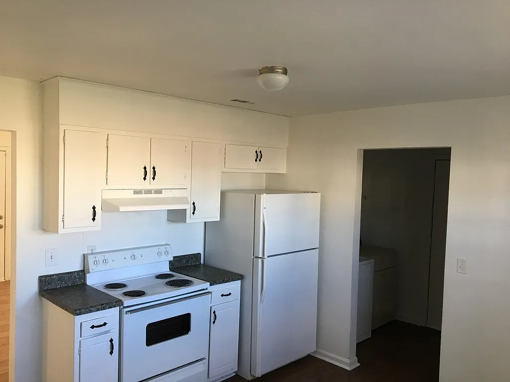 3 bed, 1040 sqft, $1,450 — Photo 2