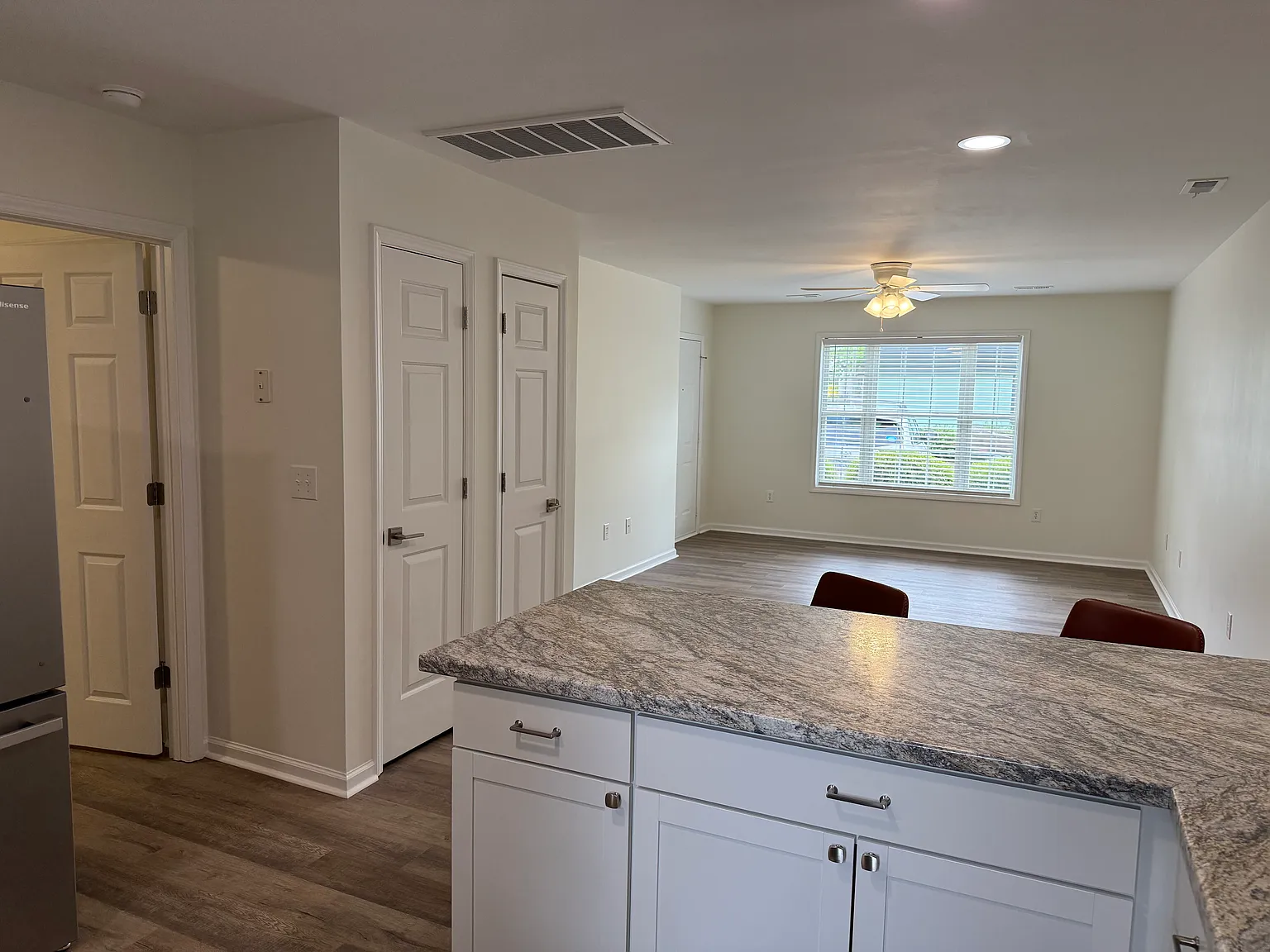 2 bed, 852 sqft, $1,600 — Photo 2