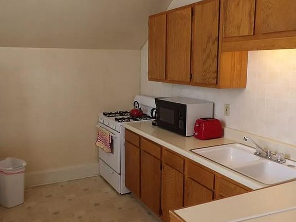 4th image of 315 1/2 Benton St