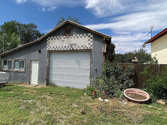 900 sq ft. Shop