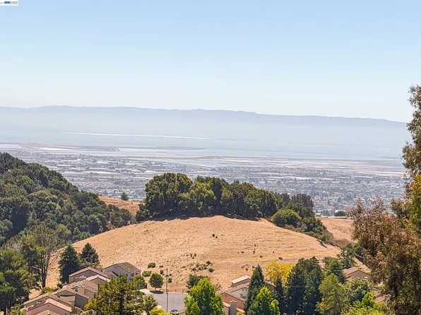28016 Whitestone Ct, Hayward, CA 94542