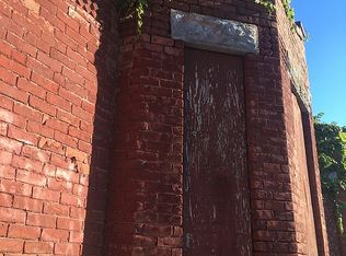569 S Bridge St, Holyoke, MA 01040