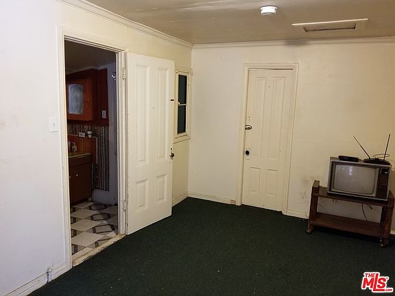 4th image of 2042 W 24th St