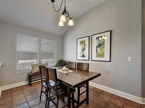 5th image of 221 Estate Dr
