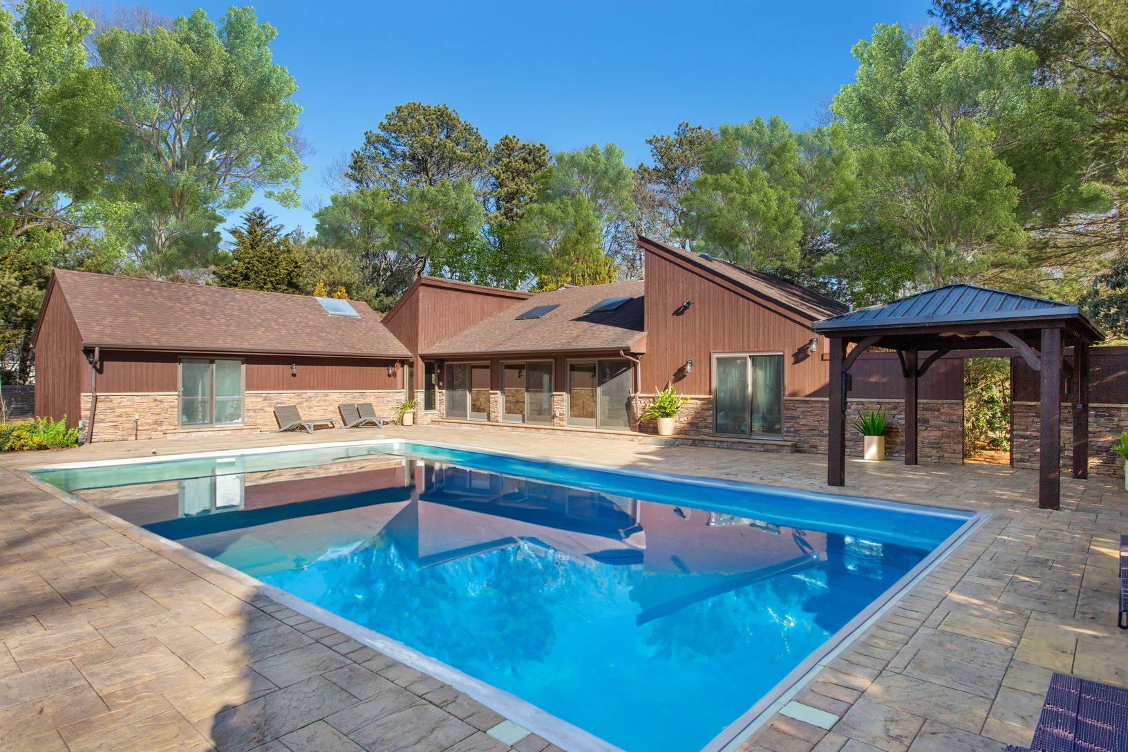  Enjoy Summer Resort Style Living