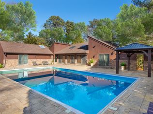 17 N Quarter Rd, Westhampton, NY 11977