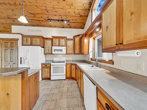 5th image of 25007 Chandler Dr