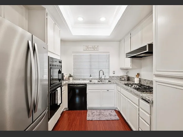 141 Matisse Cir — Photo 2