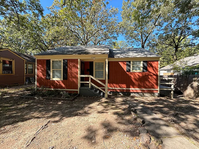 2304 S Tyler St — Photo 1