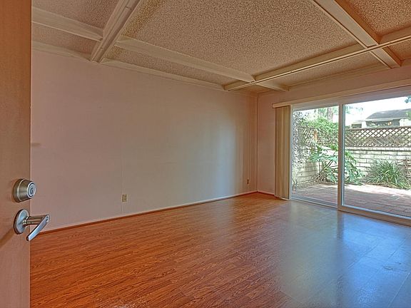 3rd image of 233 Oakwood St