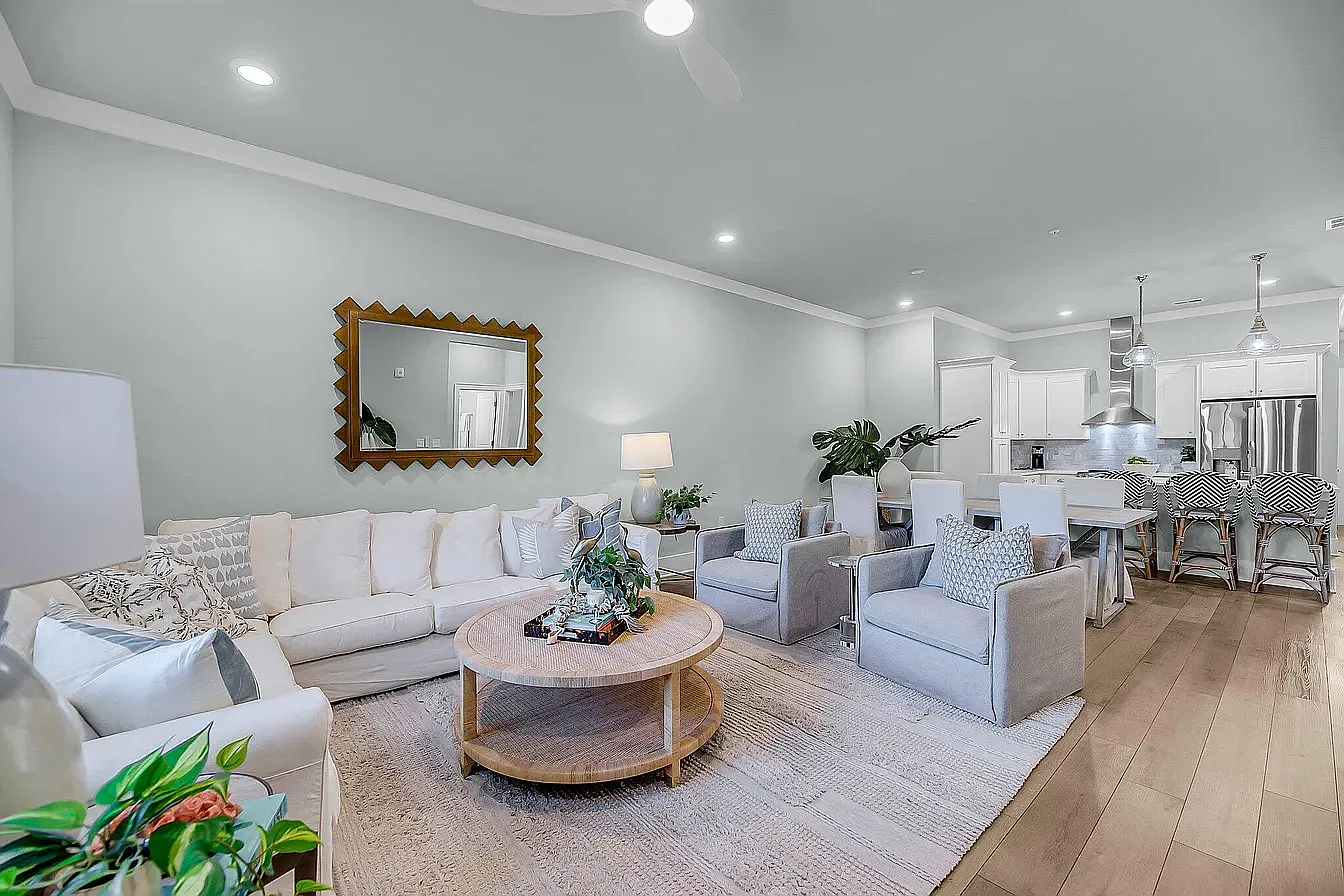 1 bed, 939 sqft, $2,150 — Photo 2