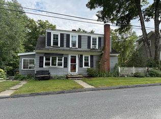 16 Charlton St, Sturbridge, MA 01566