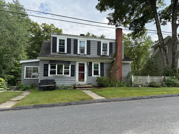 16 Charlton St, Sturbridge, MA 01566