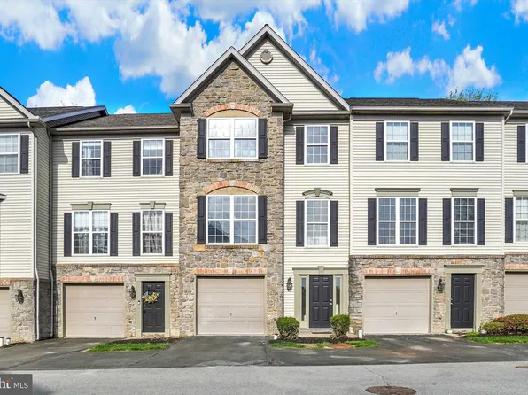 2764 Hunters Crest Dr #3, York, PA 17402