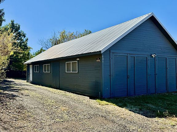 2nd image of 831 S 6th St