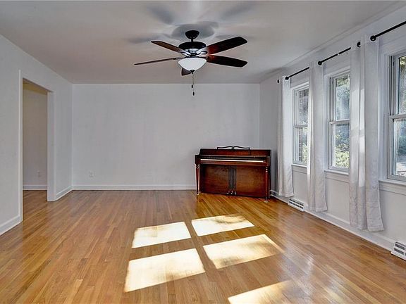 5th image of 465 Winterhaven Dr