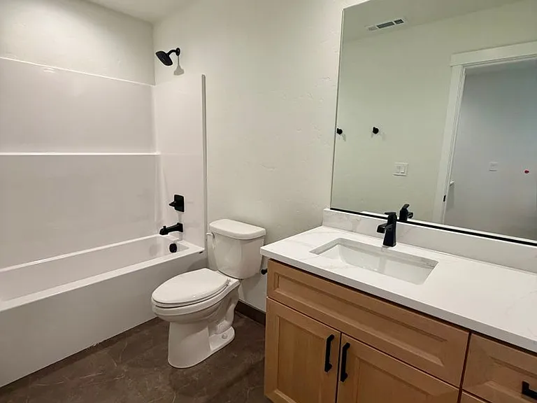 5857 W 40th Ct — Photo 13