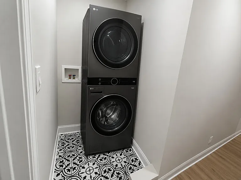 Main level washer/dryer