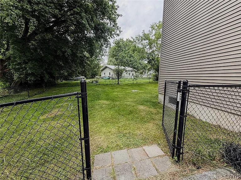 923 Emmett St — Photo 35