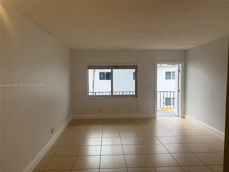 715 NE 2nd Ave #202 — Photo 3