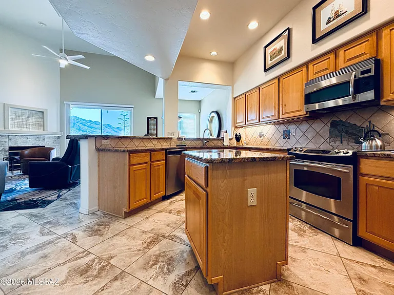 1465 W Bridalveil Pl — Photo 24