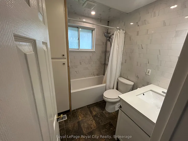 6 Montgomery St #MAIN FLOOR — Photo 5