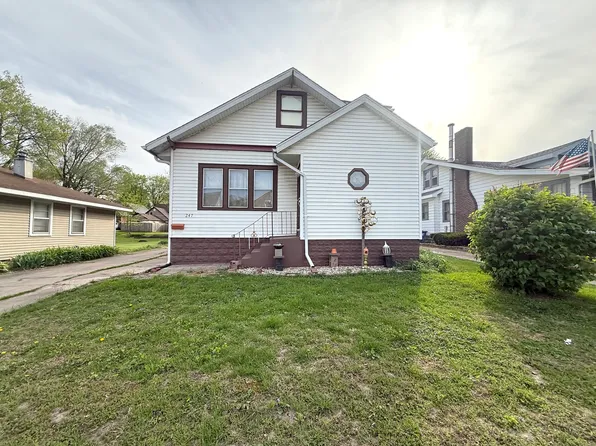 247 17th Pl, Clinton, IA 52732