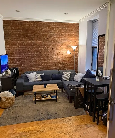 230 E 27th St #4 — Photo 1