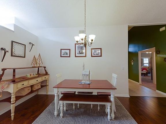 3rd image of 868 N Lake Claire Cir