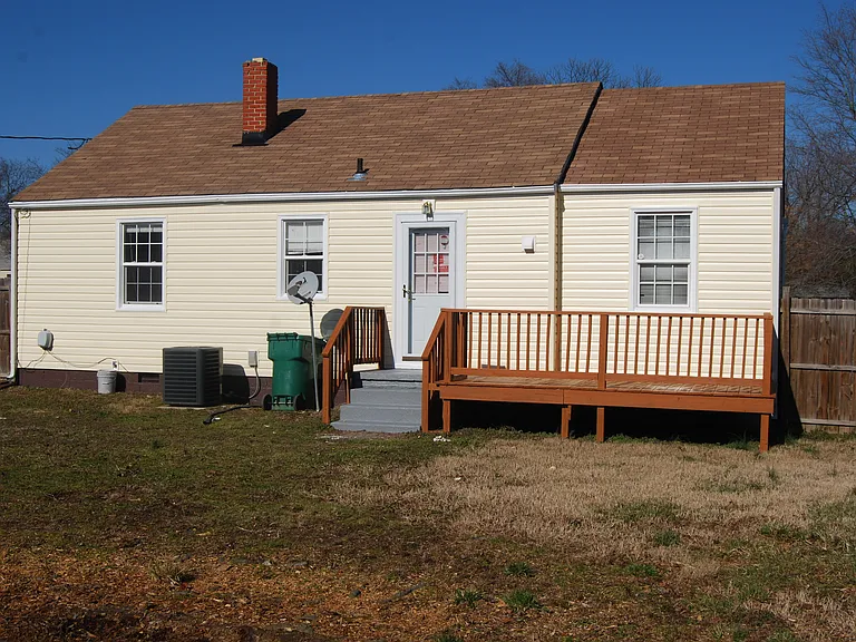 1811 Binford Ln — Photo 5