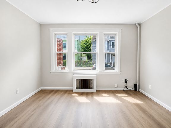 4th image of 98 Grace St #1LL