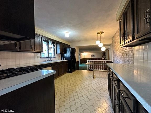 3rd image of 1417 W 44th St