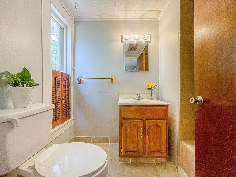 27 Brentwood St #2 — Photo 23