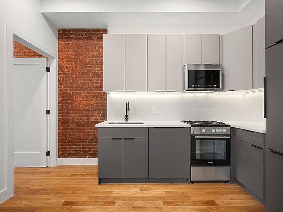 4th image of 61 W 70th St #2B