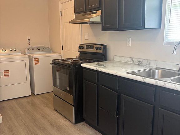 4th image of 2306 Lewis Ave