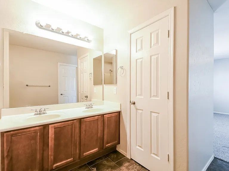 1726 E Bradstock Way — Photo 12