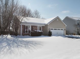 921 McPhee Dr, Lake In The Hills, IL 60156