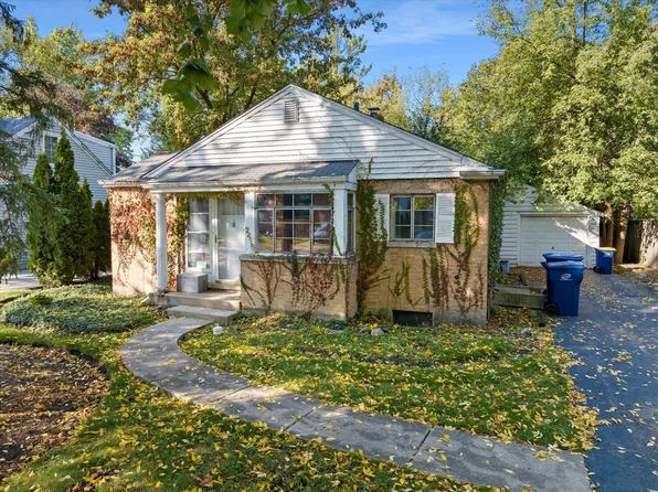 2416 Oak Ave, Northbrook, IL 60062